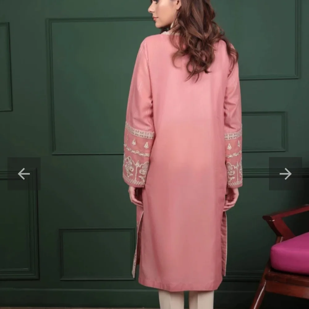 Elegant Pink Embroidered Women's Kurta - Picture 4 of 9